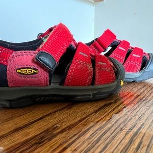 Toddler Keen sandals size 5C unisex